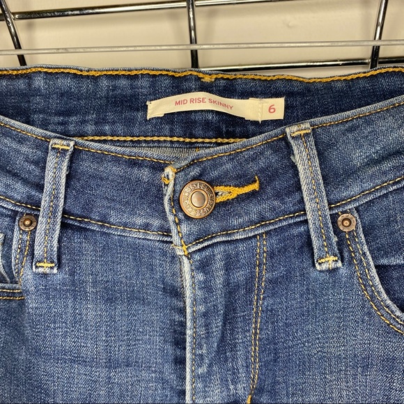 Levi Mid Rise Skinny Jeans - Picture 3 of 5